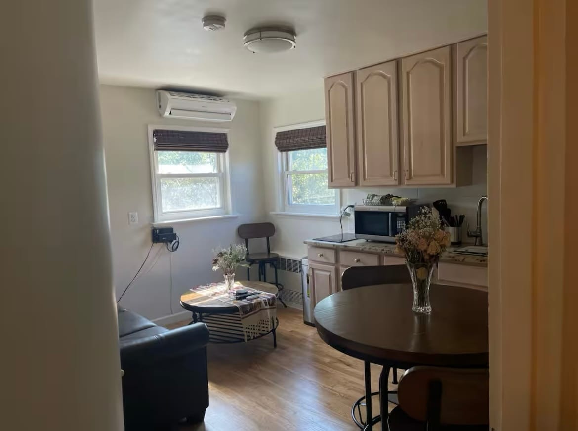 Living room/Kitchen - 8020 Grand Central Pky