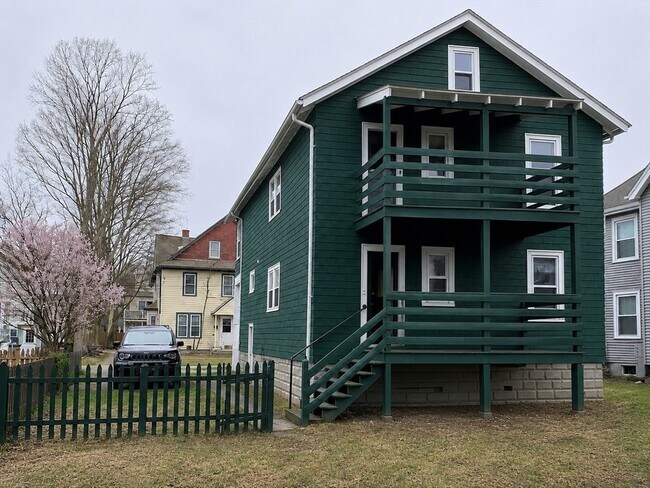 Building Photo - 104 Hooker St
