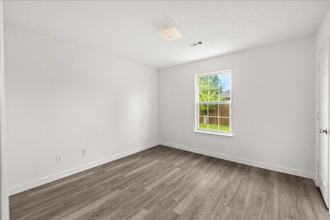Building Photo - 3406 SW Landau Ct