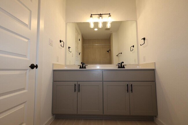 Building Photo - 2728 Cressman Cv
