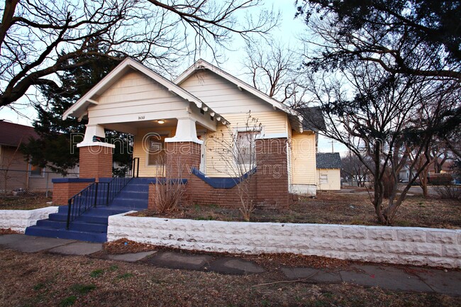 Building Photo - 1650 S Pattie St