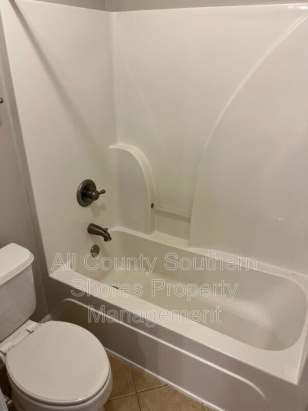 Building Photo - 264 Viareggio Road