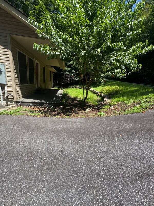 Building Photo - 46 Madison Heights Dr