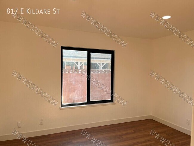 Building Photo - 817 E Kildare St