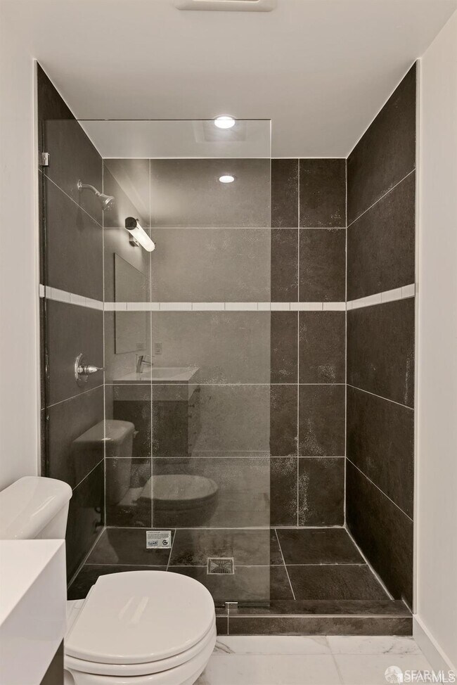 Building Photo - 68 Cayuga Ave