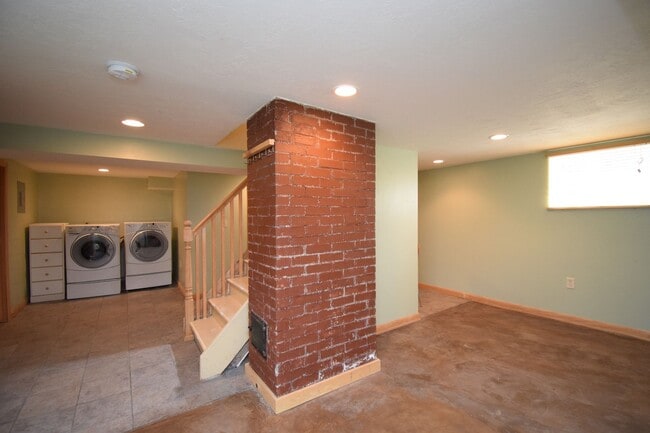 Building Photo - Amazing Home in Millcreek with Backyard Oasis!
