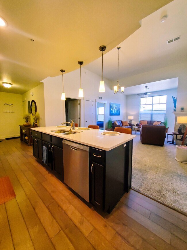 Kitchen island - 4672 Hahns Peak Dr