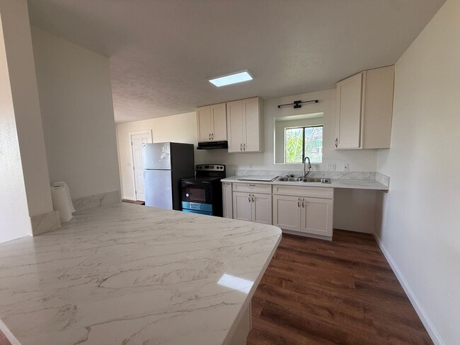 Building Photo - South Kihei - Renovated 3 Bed/2 Bath with Ocean Views