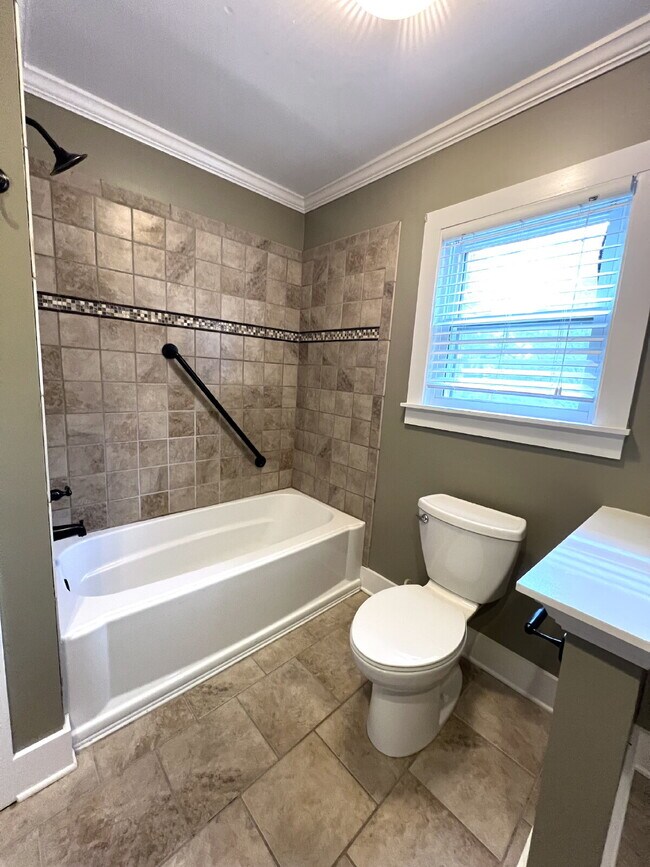 Building Photo - 680 Arms Dr