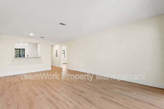 Building Photo - 8483 Yadkin Cir