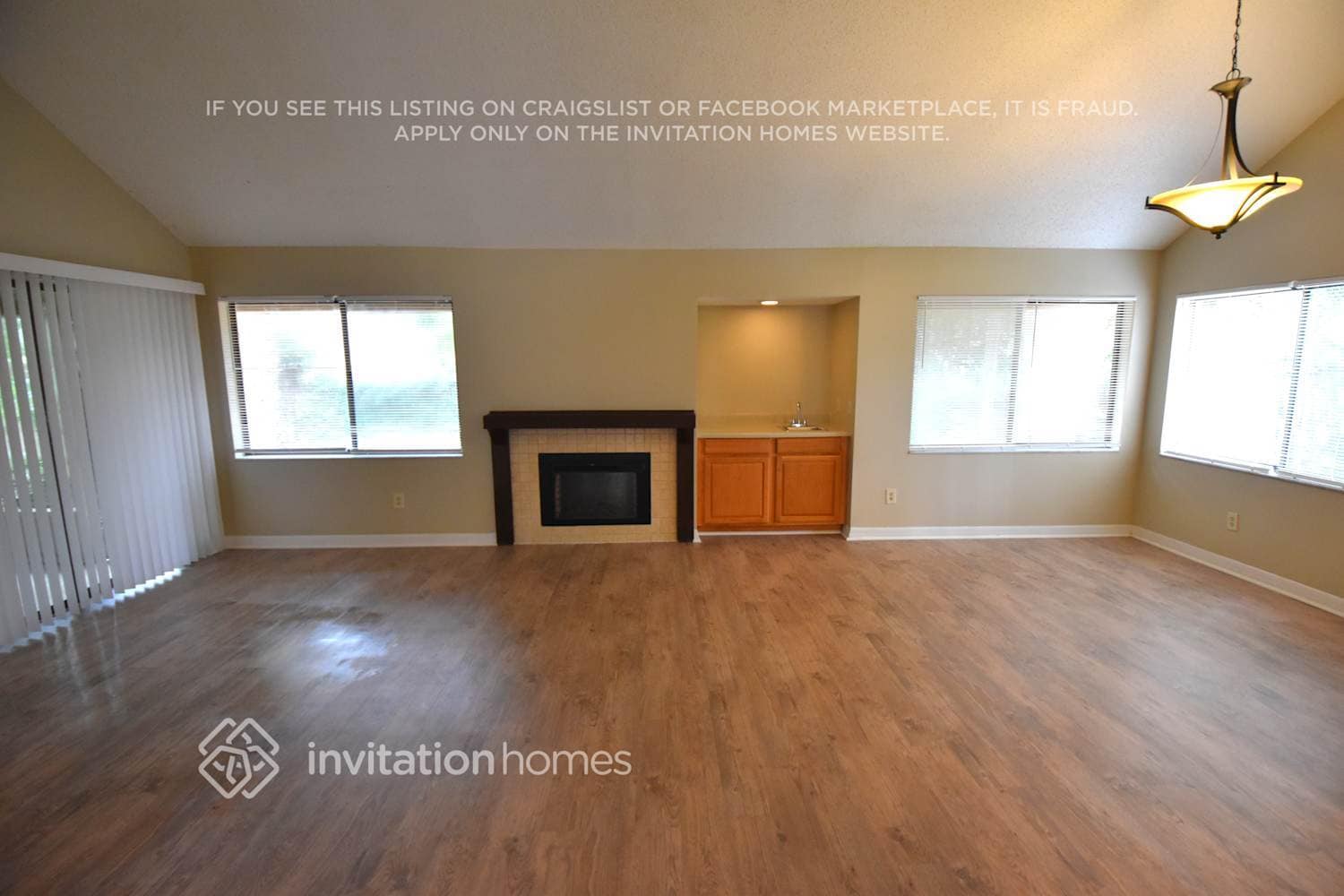 Building Photo - 126 W York Ct