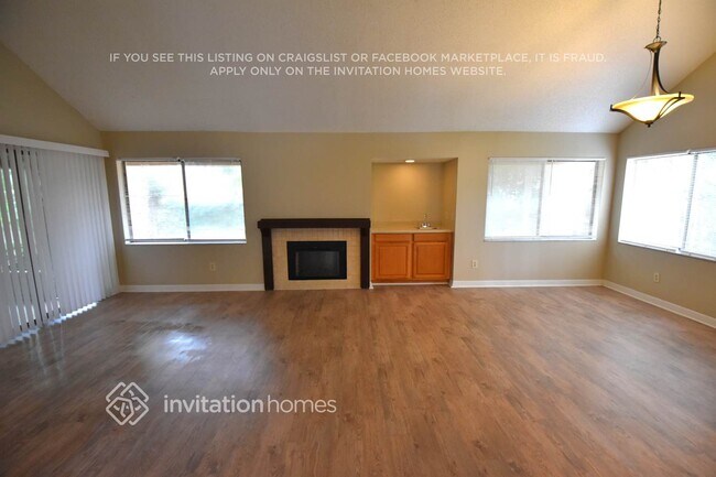 Building Photo - 126 W York Ct