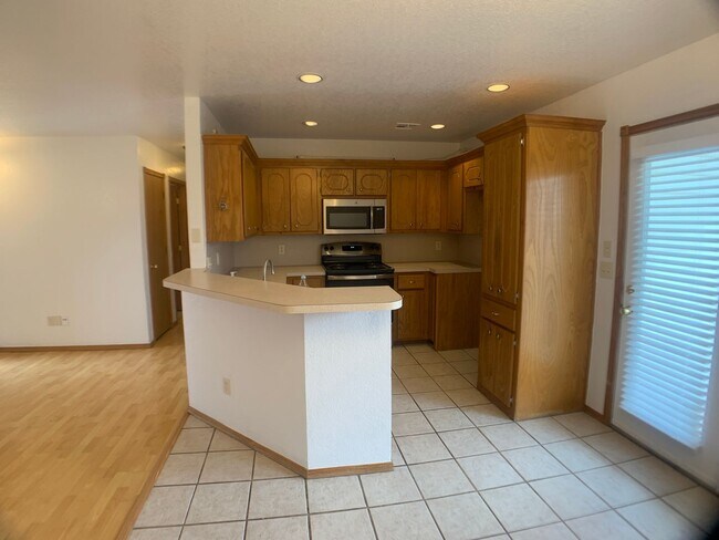 Building Photo - Moore 3 Bed 2 Bath