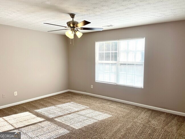 Building Photo - 1550 Eastern Sunrise Ln