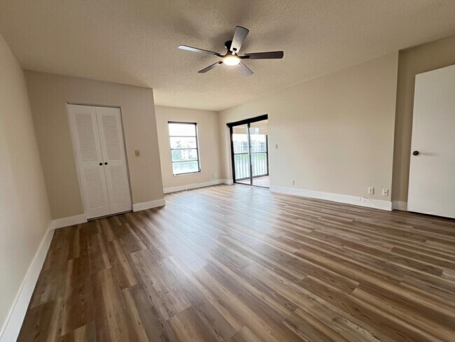 Building Photo - 7320 Amberly Ln
