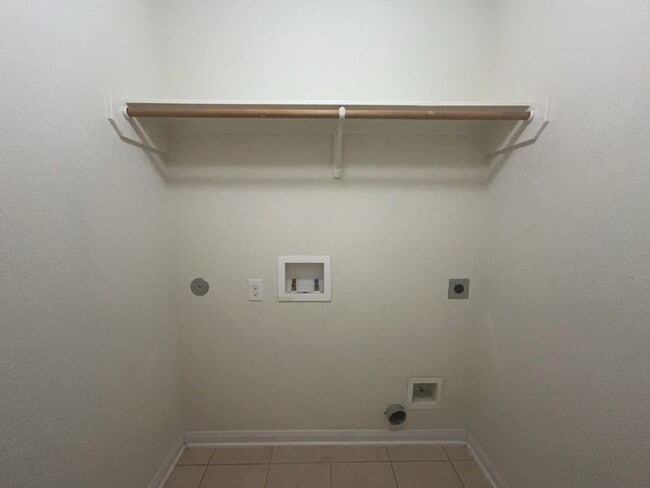 Building Photo - 10009 Iron Ridge Dr