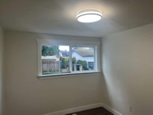 Building Photo - 1014 118th St S