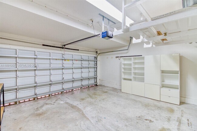 Building Photo - 3810 SW 51st St