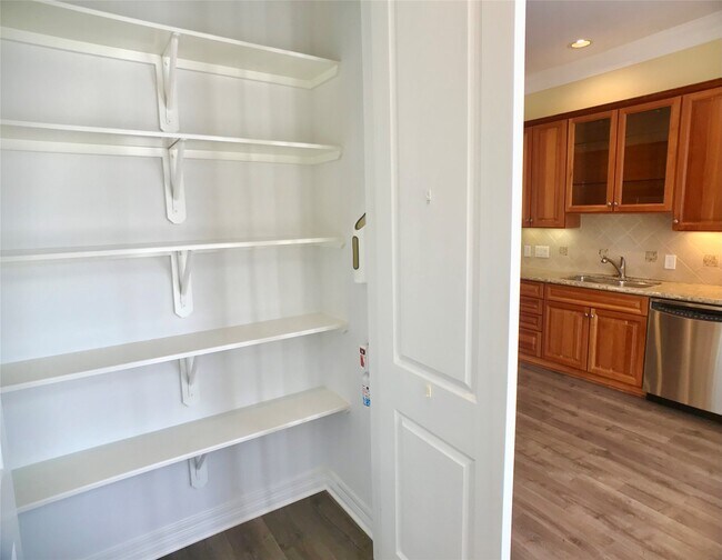 Building Photo - 2104 Bancroft Ln