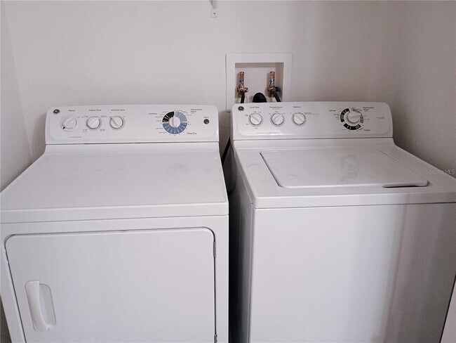 Building Photo - 363 Carina Cir