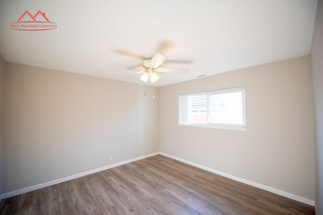 Building Photo - 2358 Patricia Dr