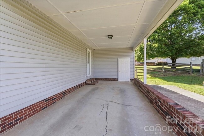 Building Photo - 1607 McFarland Dr