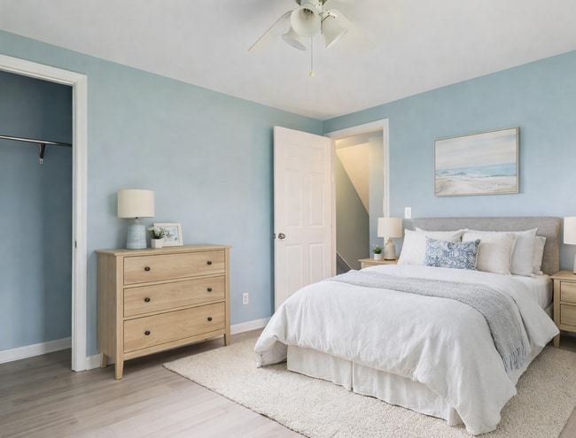 Building Photo - Newly Renovated Hillview Bi-Level! ASK US ABOUT OUR LONG-TERM LEASE SPECIAL TODAY!