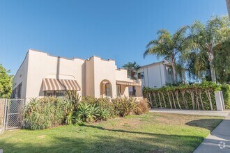 Building Photo - Beautiful 2 Bed +office, den garage, 1 Bath