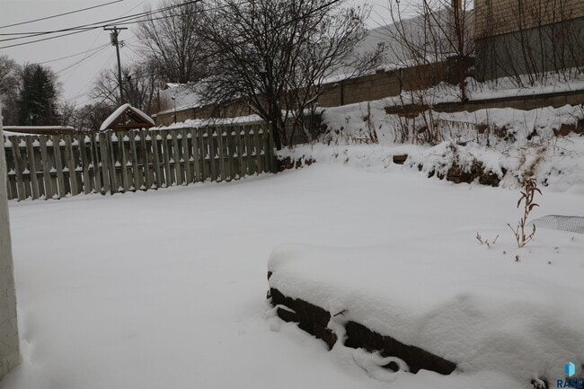 Building Photo - 1905 S Western Ave