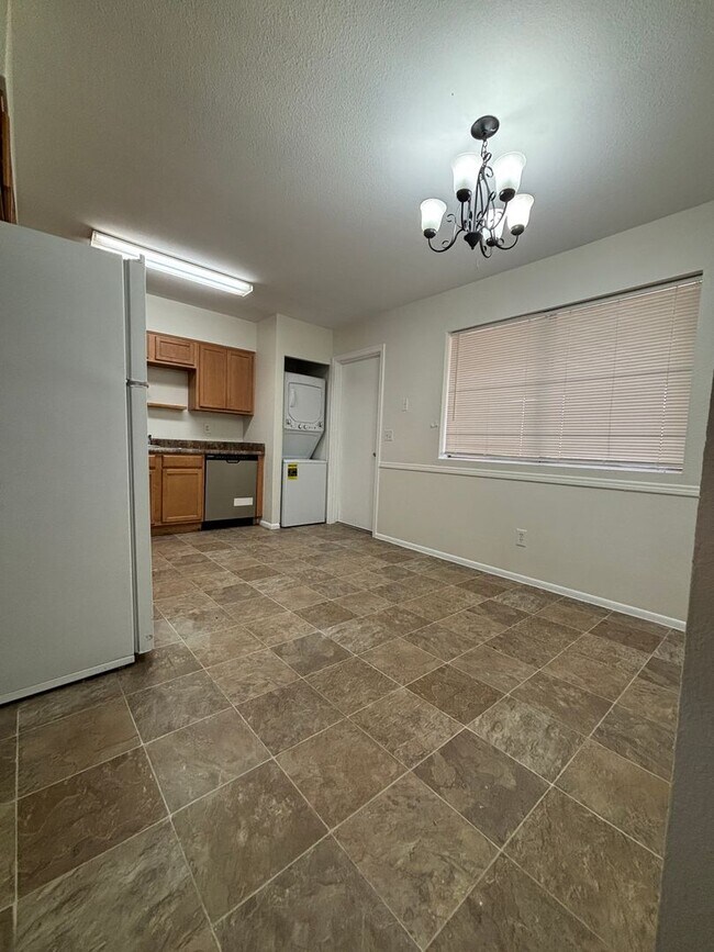 Building Photo - 1050 S Stapley Dr