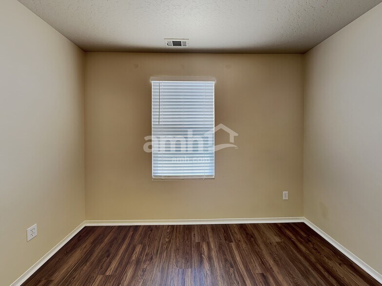 Building Photo - 363 E Ivy Glade St