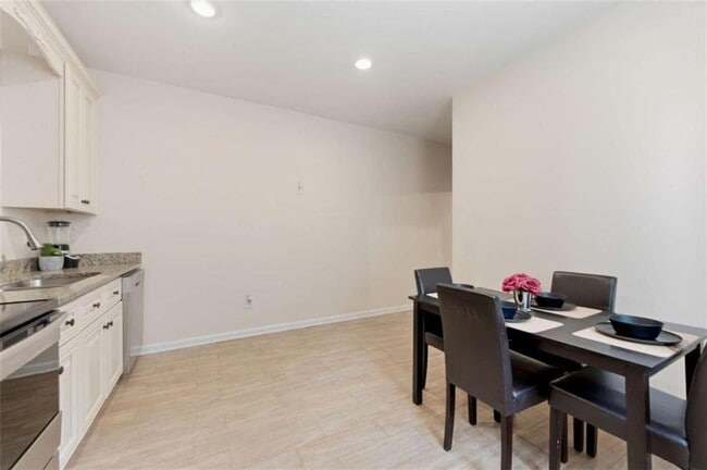 Building Photo - 5732 Vinings Pl Dr SE