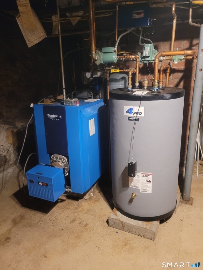 Building Photo - 123 Bridge St