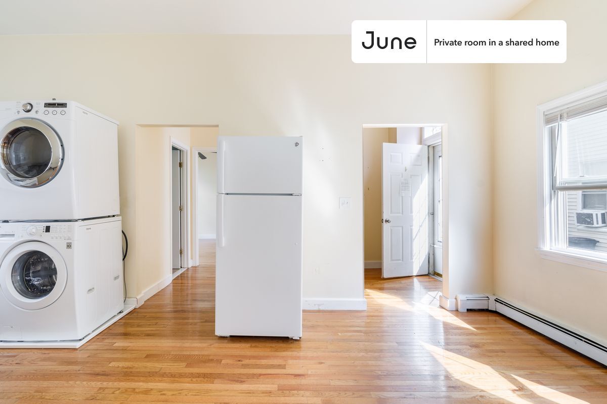 Building Photo - Room in Shared 2 bed/1 bath home