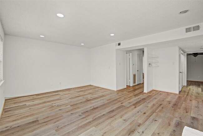 Building Photo - 1334 Country Pl Dr