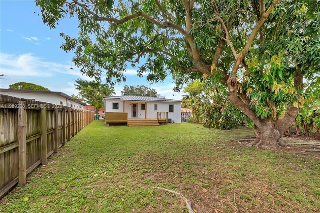 Building Photo - 3050 SW 23rd Terrace