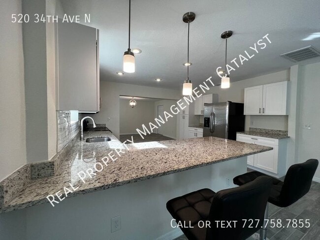 Building Photo - 520 34th Ave N