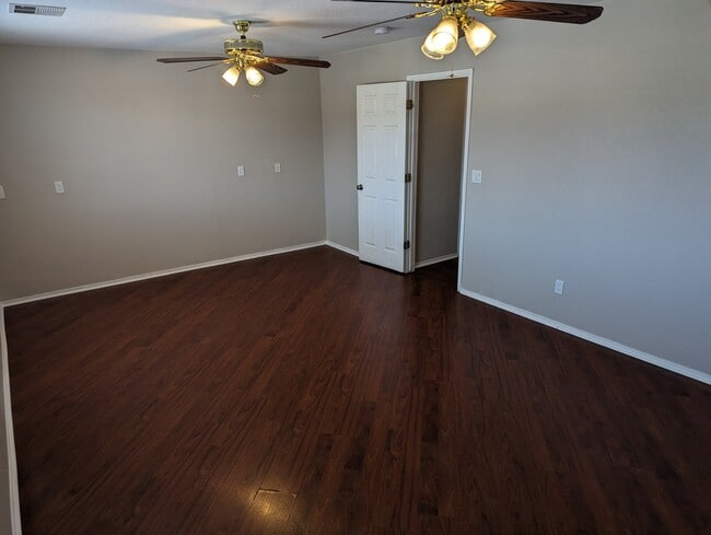 Building Photo - 6768 Shelter Ln