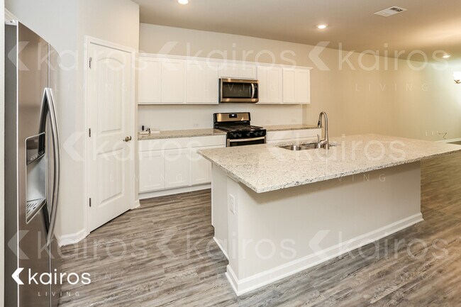 Building Photo - 6715 Tiger Pointe Dr.
