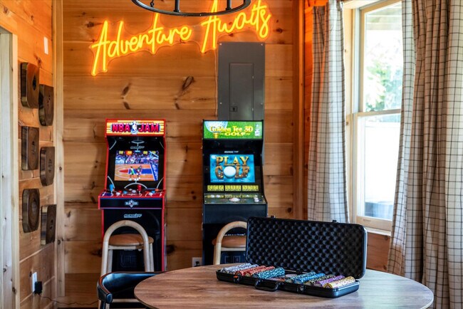 Building Photo - 208 Tunnel Ridge Dr