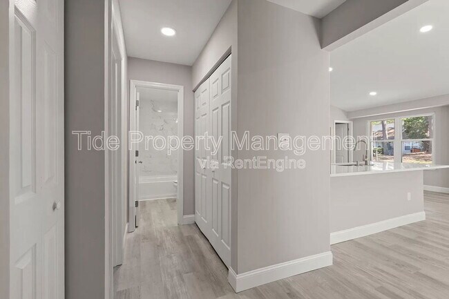 Building Photo - 1240 Maryland Dr