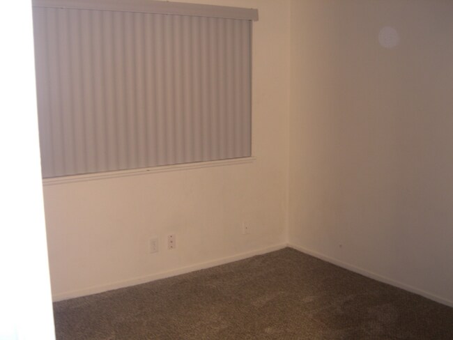 Building Photo - 4310 Caliente St