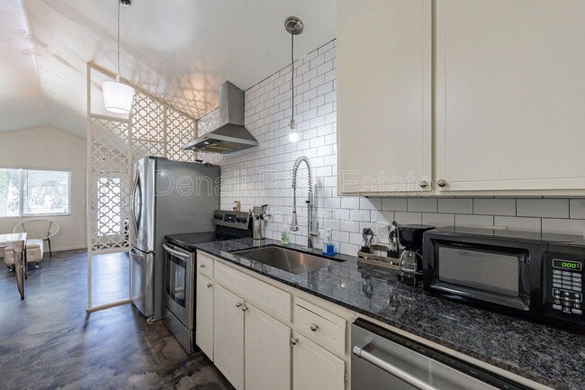 Building Photo - 2309 S College Ave