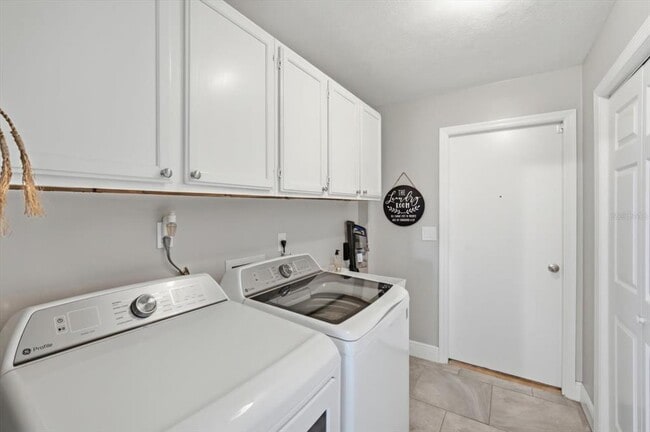 Building Photo - 846 Birdie Way