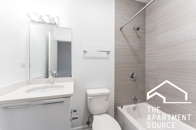 Building Photo - 2700 W North Ave