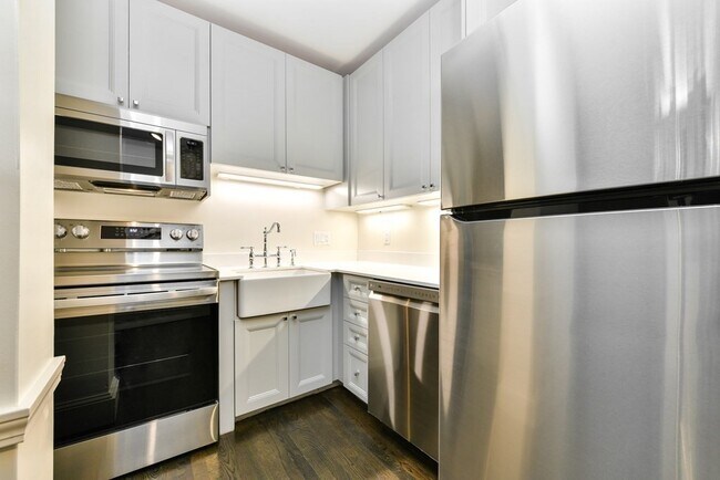 Building Photo - 9 Dana St