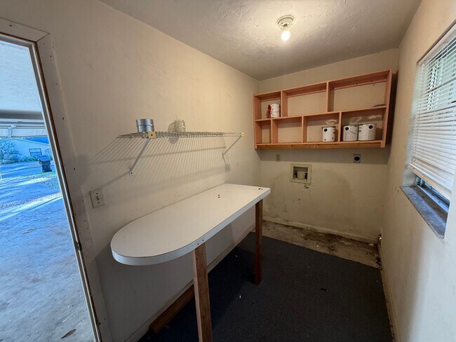 Building Photo - Comfortable SW Gainesville Home with Large...