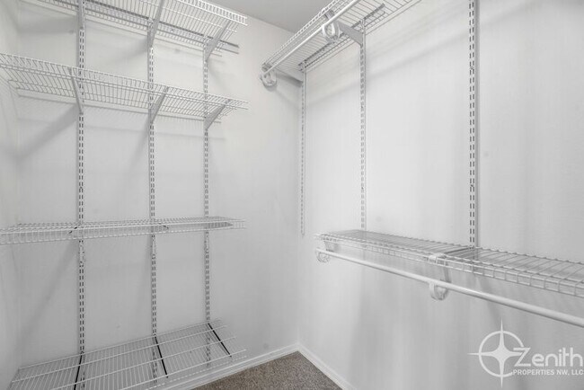Building Photo - 8213 NE 38th Ct