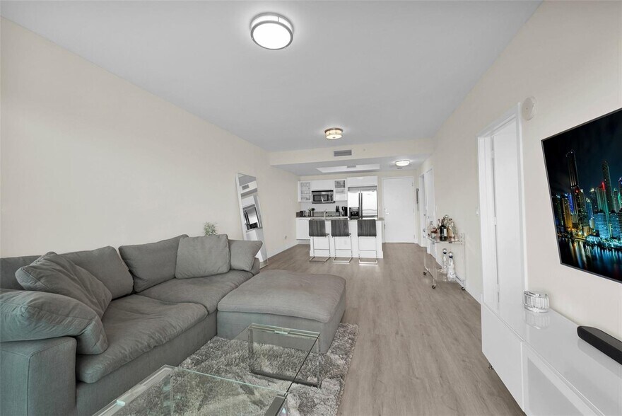 Building Photo - 888 Biscayne Blvd