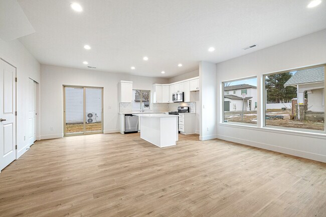 Building Photo - 1009 S Underwood Pl